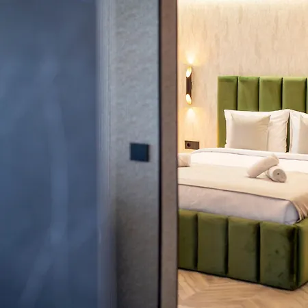 Boudoir 139 Tower -18th Floor