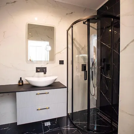 Boudoir 139 Tower 14-18th Floor Apartment *